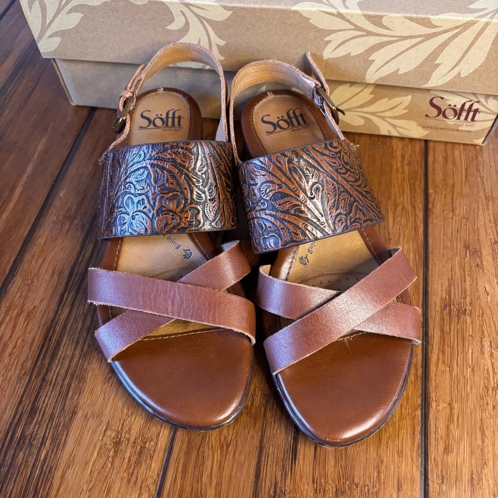 Sofft Sassandra Cymbal Tan Embossed Scrollwork Leather Sandals Womens Size 6